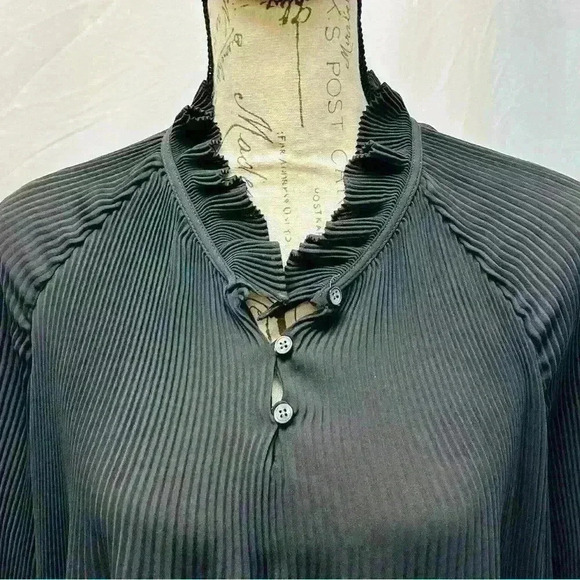 Banana Republic Charcoal Pleat Polyester Long Sleeve Size Medium Blouse - Picture 5 of 16
